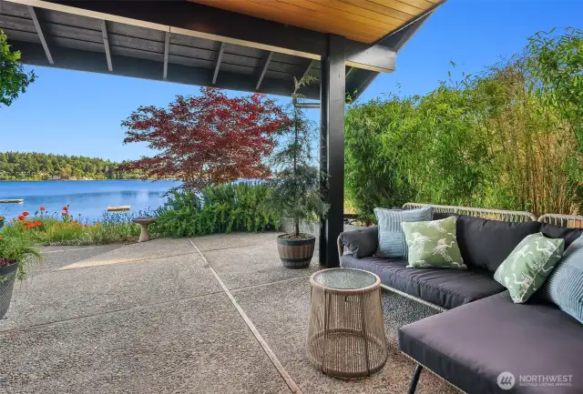 Covered dining and lounge area