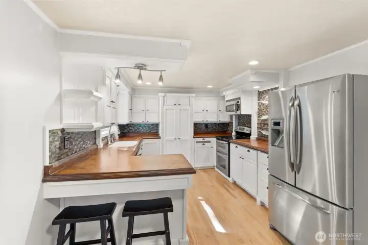 Open Kitchen with eating space.