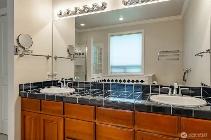Large dual vanity