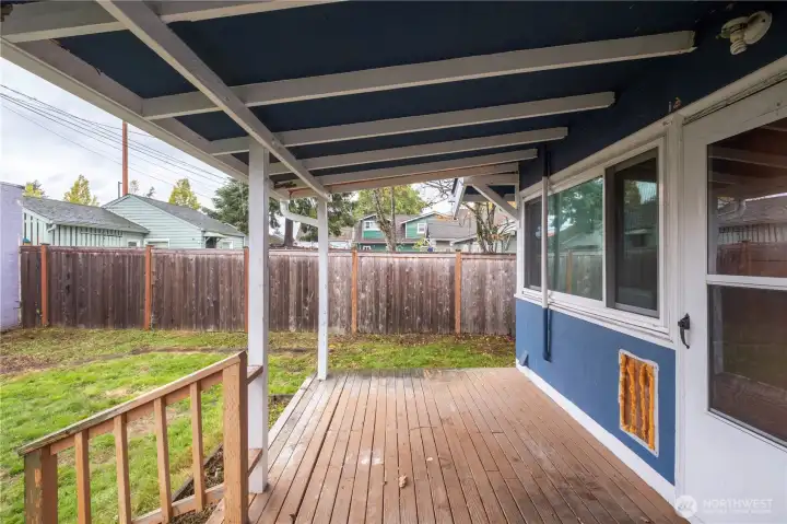 Covered deck in back