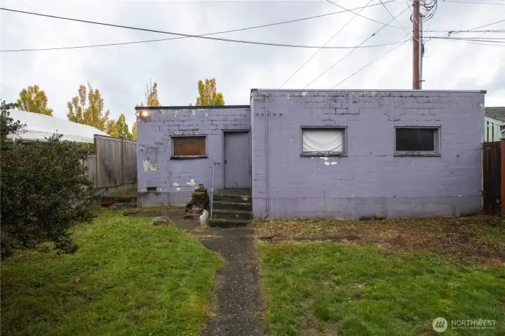 2 car garage accessible from the alley