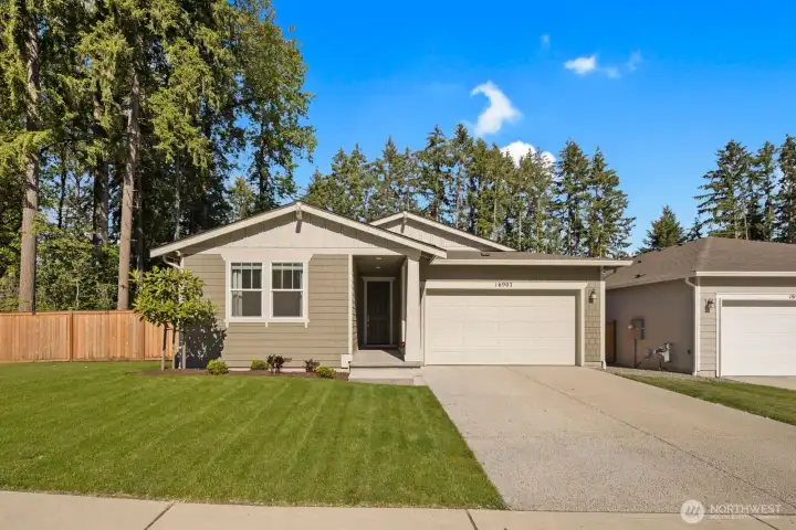 Positioned on a 7,407 sq ft lot, this home combines single-level living, contemporary design, and convenient access to nearby schools, parks, shopping, and dining.
