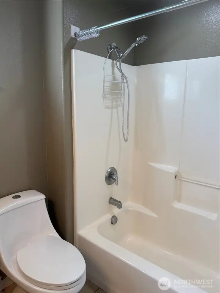 Full bathroom off primary bedroom