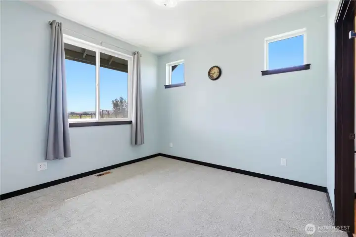 Guest Bedroom 1 Guest Bedroom 1
