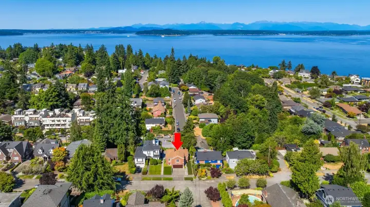 Situated in the heart of North Admiral and so close to so many of West Seattle's great spots! Get to Alki quickly, take the shuttle to the water taxi, get to the Admiral Theater in just a few mins and grab your groceries afterward! Situated in the heart of North Admiral and so close to so many of West Seattle's great spots! Get to Alki quickly, take the shuttle to the water taxi, get to the Admiral Theater in just a few mins and grab your groceries afterward!