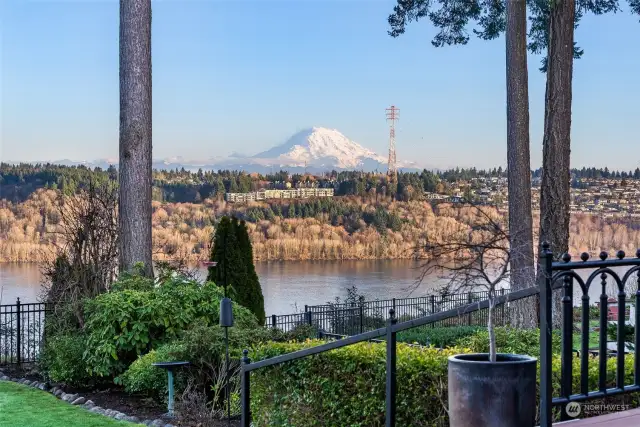 Eye popping views of Mt Rainier and the Narrows from this lovely Home