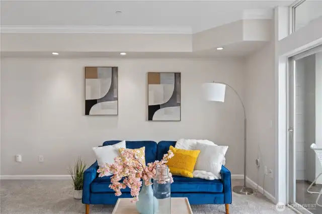 Living Room – Cozy Comfort, Perfect for Relaxing or Entertaining!
