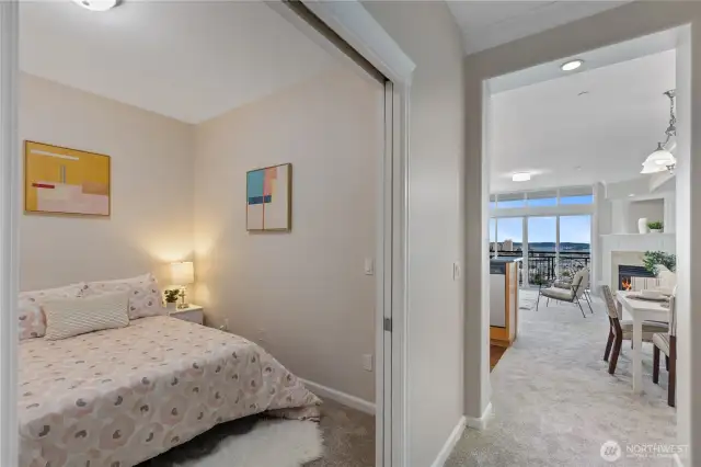 Second Bedroom – Versatile Space for Sleep, Work, or Play!