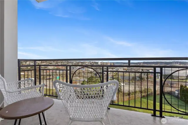 Balcony Views – Kick Back, Relax, and Take in the Scenery!