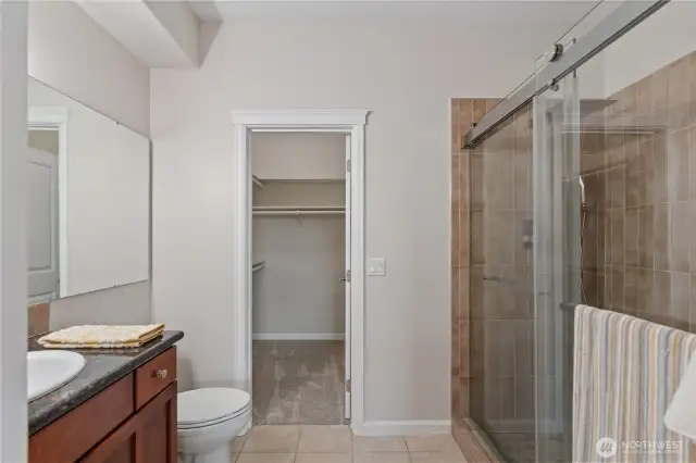 Primary En Suite – Your Own Private Retreat, No Reservations Needed!