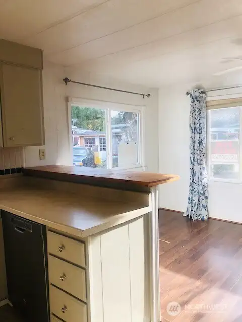 Breakfast bar between the family room and kitchen.