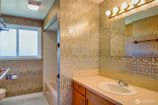 Main full bathroom.