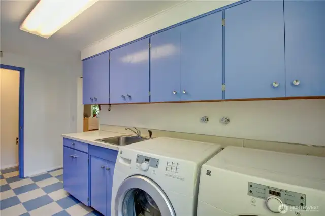 .25 bath off of the laundry room.
