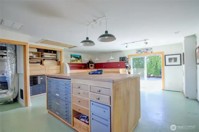 Bonus room has 3 ways of accessing, through the back patio, the driveway and through the house.