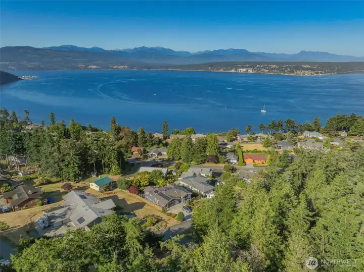 The area is simply stunning - views for days!