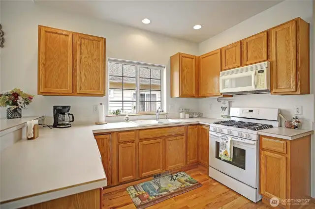 Kitchen offers plenty of cooking space, great for entertaining.