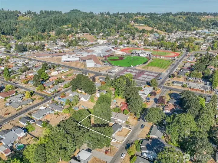 Minutes to school, freeway access and shopping.