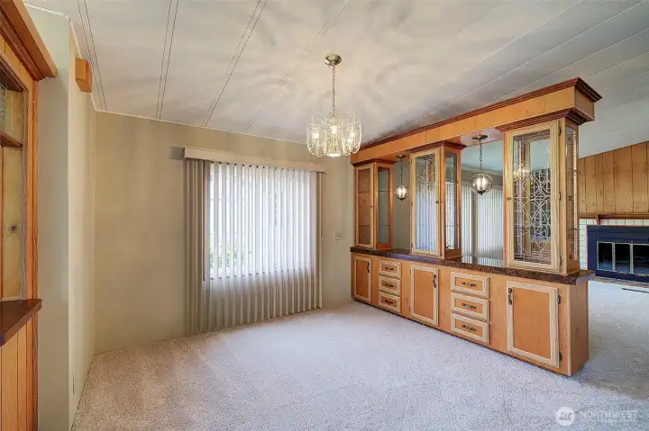 Formal dining room w/built-ins