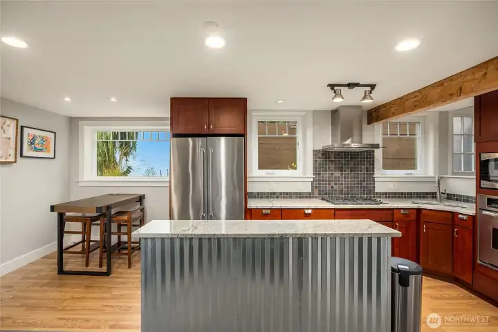 The fully finished LL Guest Quarters has its own separate entrance and/or can be accessed from the main floor of the home. The kitchen is done in slab granite with hardwood floors, custom cabinets & newer appliances with a wonderful view of the Bay! This space has living/tv area, sleeping nook, and bath with fully tiled shower. Miele Washer and Dryers as well.