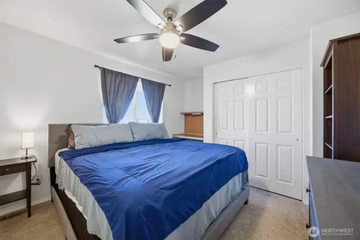 3rd bed large enough for a King bed.