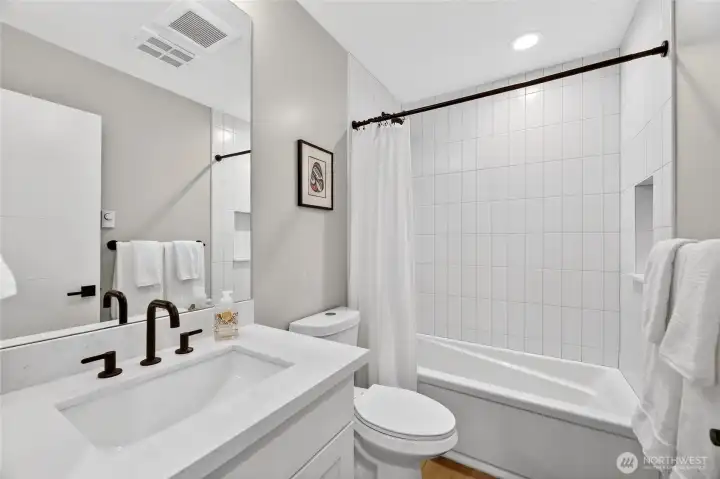 Full bath near 2nd bedroom