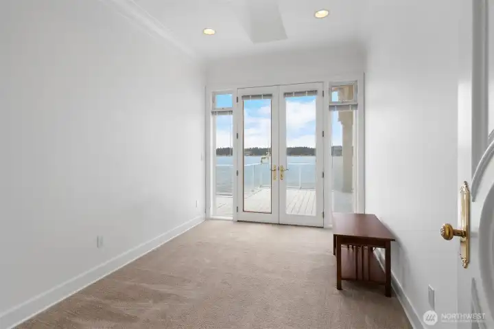 Bonus room - could be an office, exercise room...