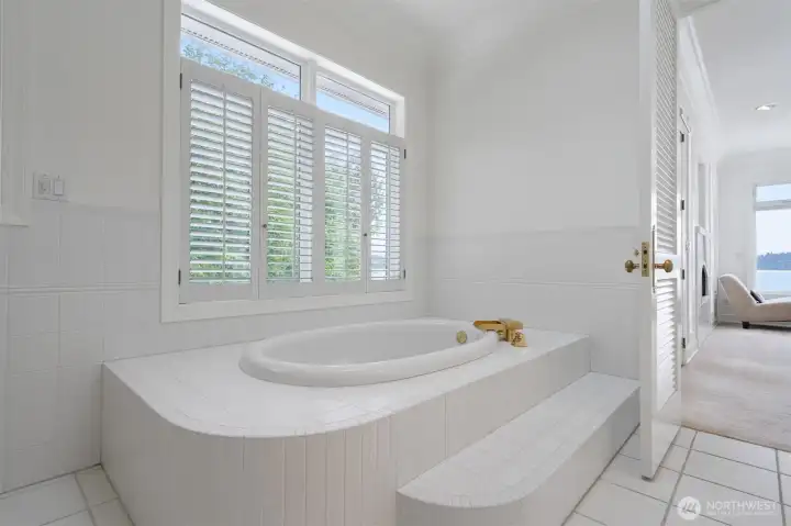 Soaking tub in the primary bathroom.