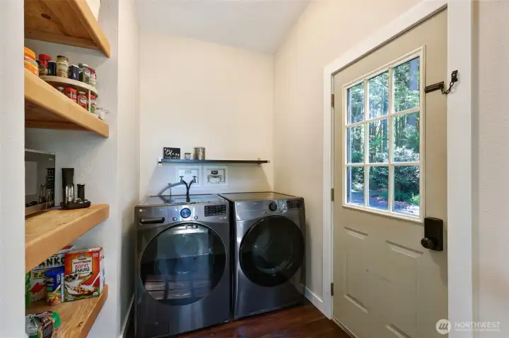 Laundry & pantry right of the kitche
