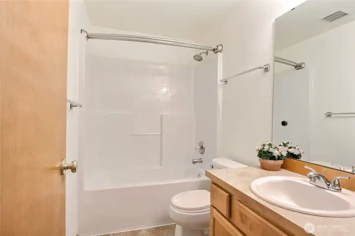 Hallway bath located in 2nd level