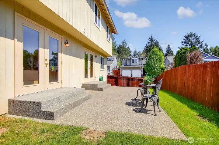 2 large french doors to the huge entertainment size patio