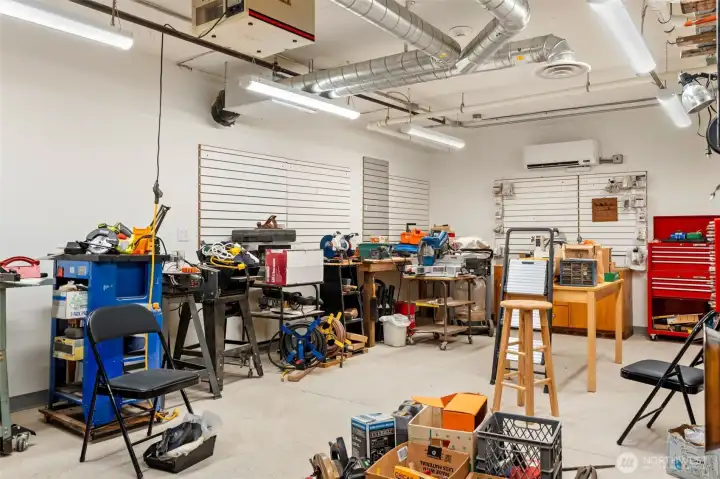 Community workshop for hobbies