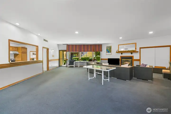 Clubhouse. Clubhouse.