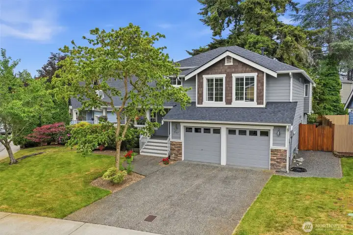 Beautifully updated Bothell home situated on a desirable corner lot featuring thoughtful upgrades, expanded living space, and exceptional functionality throughout! Beautifully updated Bothell home situated on a desirable corner lot featuring thoughtful upgrades, expanded living space, and exceptional functionality throughout!