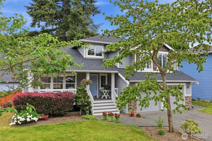Beautifully updated Bothell home situated on a desirable corner lot featuring thoughtful upgrades, expanded living space, and exceptional functionality throughout! Beautifully updated Bothell home situated on a desirable corner lot featuring thoughtful upgrades, expanded living space, and exceptional functionality throughout!