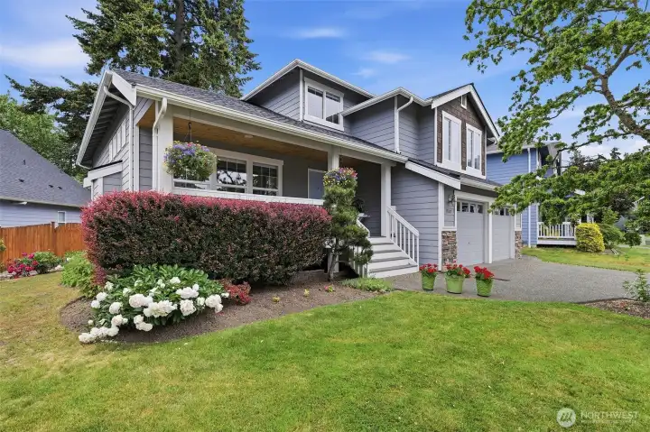 Beautifully updated Bothell home situated on a desirable corner lot featuring thoughtful upgrades, expanded living space, and exceptional functionality throughout! Beautifully updated Bothell home situated on a desirable corner lot featuring thoughtful upgrades, expanded living space, and exceptional functionality throughout!