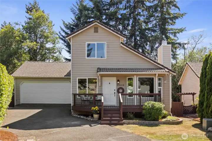 Charming home in Lake Wilderness Country Club neighborhood~