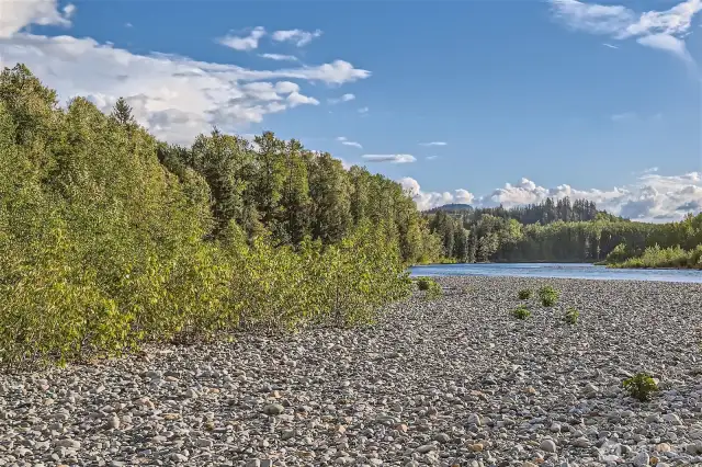 Short Walk to the Skykomish River