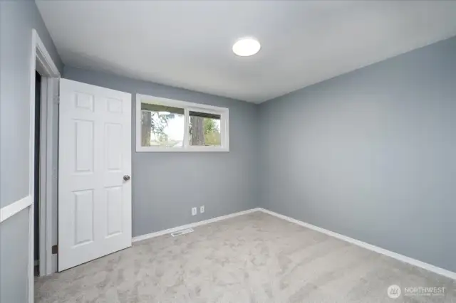 Second bedroom.