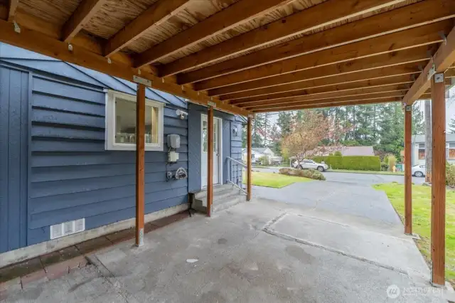 Covered and uncovered driveway parking.
