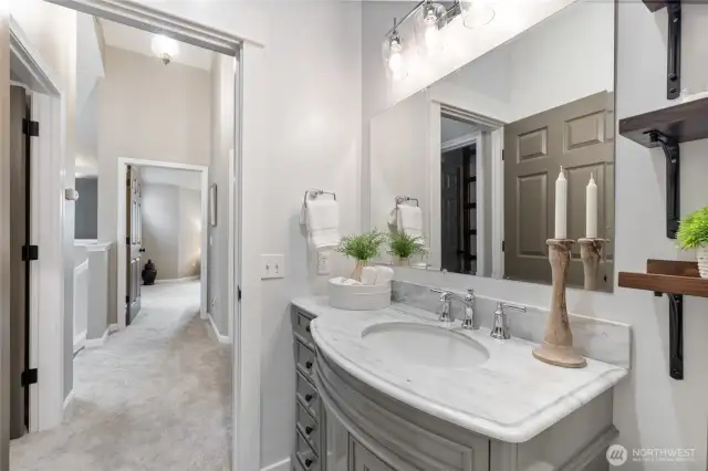 Upstairs full bathroom