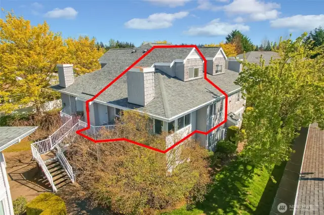 Nicely located! End and Top floor unit!