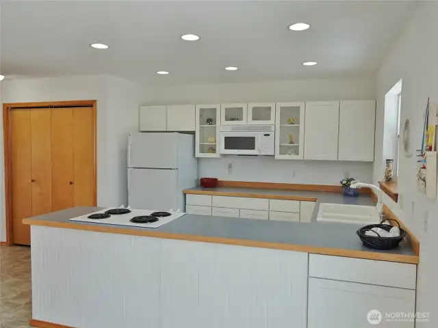 Kitchen.  (Closet is where the washer/dryer is located.)