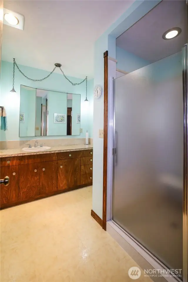 3/4 bathroom for those shower-days.
