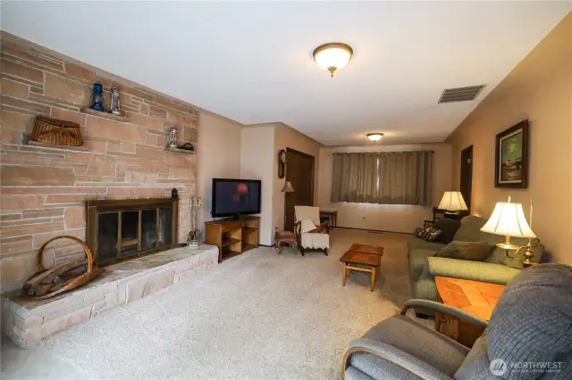 Very large Family-room, could also be converted to 3rd bedroom.