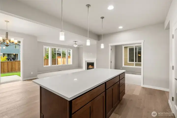 Look at the awesome island - perfect for prepping meals and entertaining!