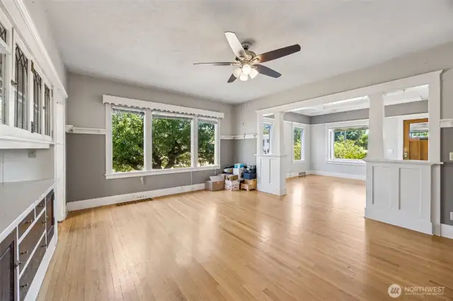 Spacious Dining room