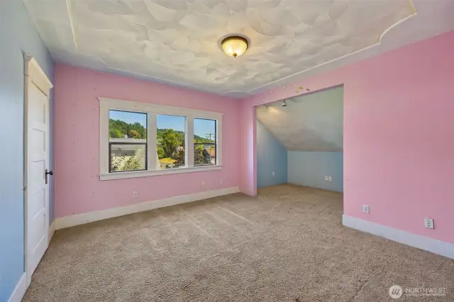 2nd floor bedroom