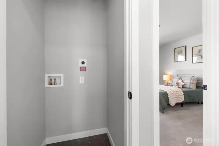 Photographs are for illustrative purposes only. Features, finishes, interior/exterior colors, landscaping and floorplan shown may vary from actual homes built.