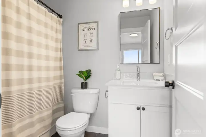 Photographs are for illustrative purposes only. Features, finishes, interior/exterior colors, landscaping and floorplan shown may vary from actual homes built.