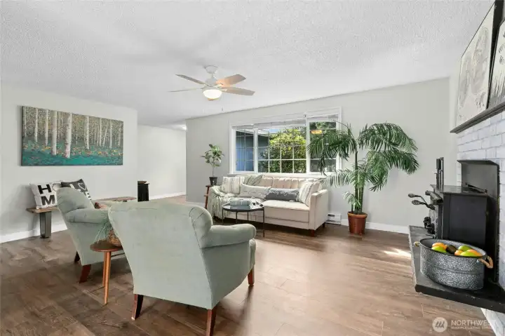 Spacious Livingroom